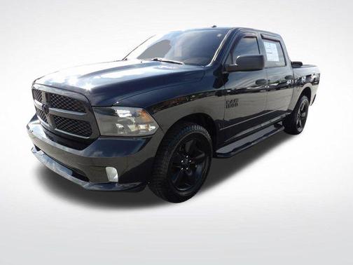 Brilliant Black Crystal Pearlcoat 2018 RAM 1500 Express