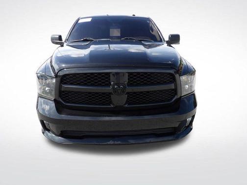 Brilliant Black Crystal Pearlcoat 2018 RAM 1500 Express