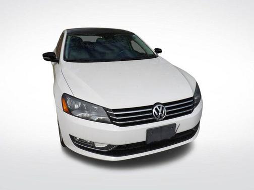 Candy White 2014 Volkswagen Passat 1.8T Auto Sport