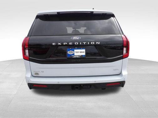 Silver Metallic 2025 Ford Expedition Max Active 4x4