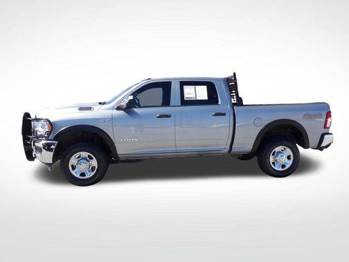 2022 RAM 2500 Tradesman Crew Cab 4x4 6'4' Box