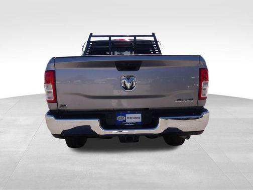 Billet Silver Metallic Clearcoat 2022 RAM 2500 Tradesman Crew Cab 4x4 6'4' Box