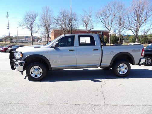 2022 RAM 2500 Tradesman Crew Cab 4x4 6'4' Box