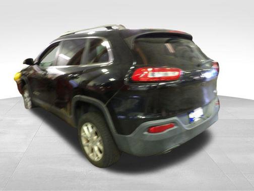 Diamond Black Crystal Pearlcoat 2017 Jeep Cherokee Latitude