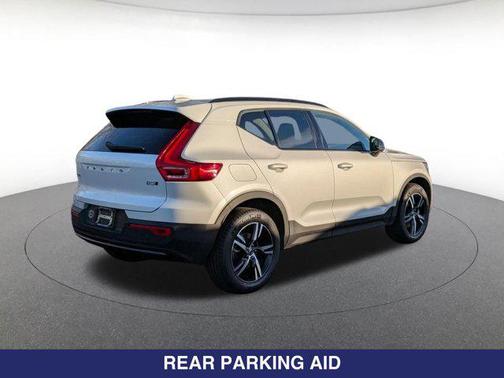 Crystal White Metallic 2024 Volvo XC40 B5 Core Dark Theme