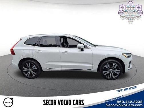 Crystal White Metallic 2023 Volvo XC60 B5 Plus Bright Theme