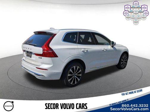Crystal White Metallic 2023 Volvo XC60 B5 Plus Bright Theme