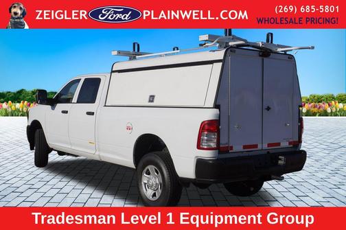 2023 RAM 3500 Tradesman Crew Cab 4x4 8' Box