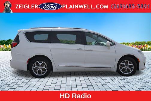 Bright White Clearcoat 2018 Chrysler Pacifica Touring-L Plus
