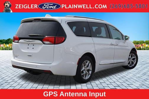 Bright White Clearcoat 2018 Chrysler Pacifica Touring-L Plus