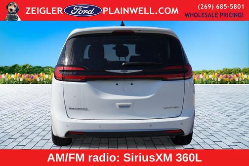 Bright White Clearcoat 2024 Chrysler Pacifica Limited
