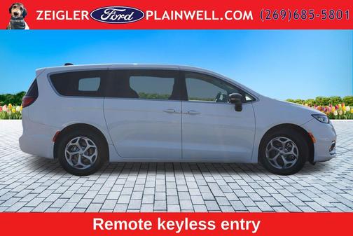Bright White Clearcoat 2024 Chrysler Pacifica Limited