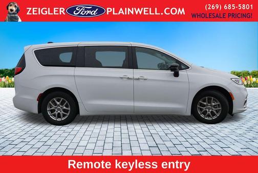 Bright White Clearcoat 2024 Chrysler Pacifica Touring L