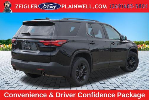 Mosaic Black Metallic 2023 Chevrolet Traverse LT Cloth
