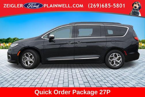 Brilliant Black Crystal Pearlcoat 2023 Chrysler Pacifica Limited