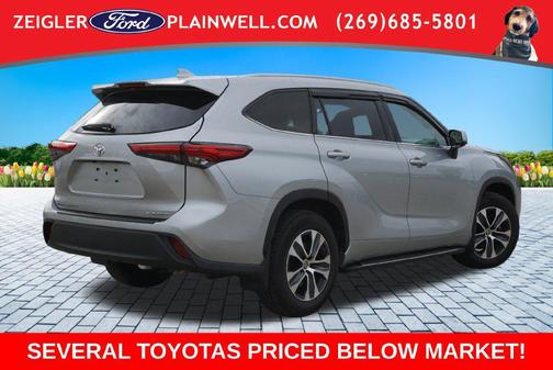 Silver 2022 Toyota Highlander XLE