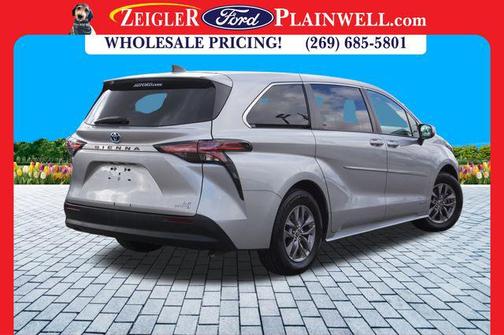 2021 Toyota Sienna LE