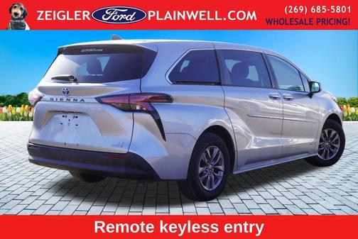 2021 Toyota Sienna LE