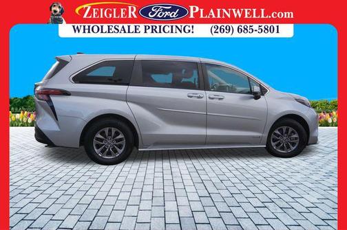 2021 Toyota Sienna LE