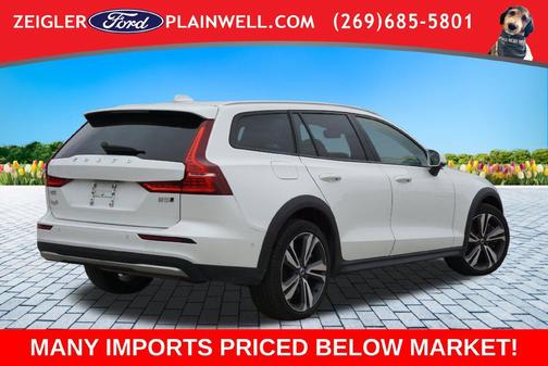 White 2025 Volvo V60 Cross Country Plus, B5 AWD Gas (mild hybrid)
