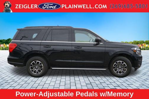 Black Metallic 2022 Ford Expedition XLT