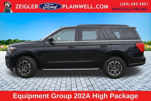 Black Metallic 2022 Ford Expedition XLT