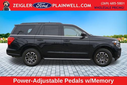 Black Metallic 2022 Ford Expedition XLT