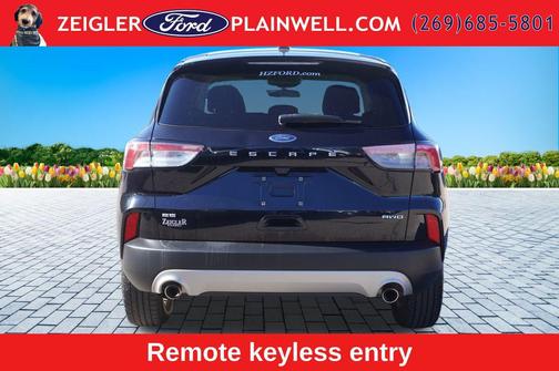 Black Metallic 2022 Ford Escape SE