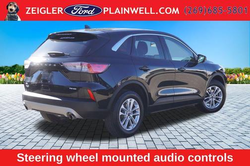 Black Metallic 2022 Ford Escape SE