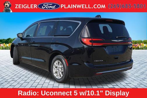 Diamond Black Crystal Pearlcoat 2024 Chrysler Pacifica Touring L