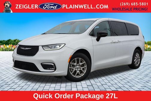 Bright White Clearcoat 2023 Chrysler Pacifica Touring L