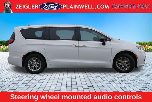 Bright White Clearcoat 2023 Chrysler Pacifica Touring L