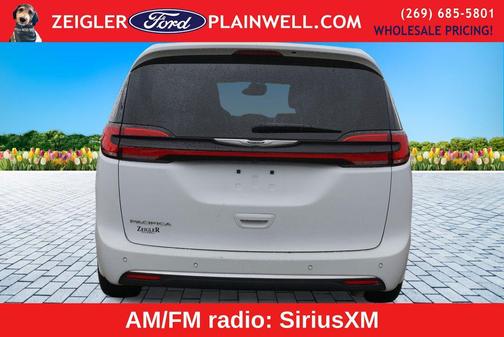 Bright White Clearcoat 2023 Chrysler Pacifica Touring L