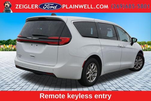 Bright White Clearcoat 2023 Chrysler Pacifica Touring L