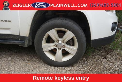 Bright White Clearcoat 2016 Jeep Compass Latitude