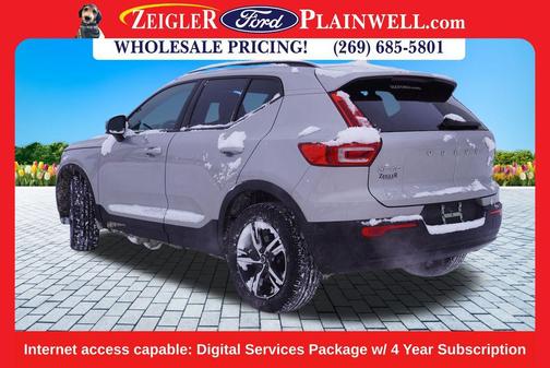 2024 Volvo XC40 B5 Core