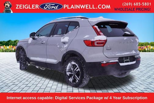 2024 Volvo XC40 B5 Core