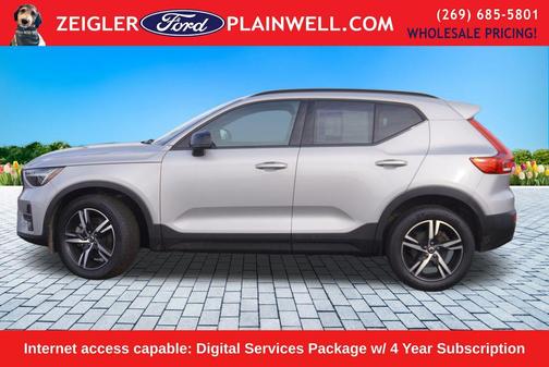 2024 Volvo XC40 B5 Core