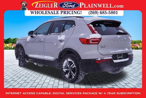 2024 Volvo XC40 B5 Core