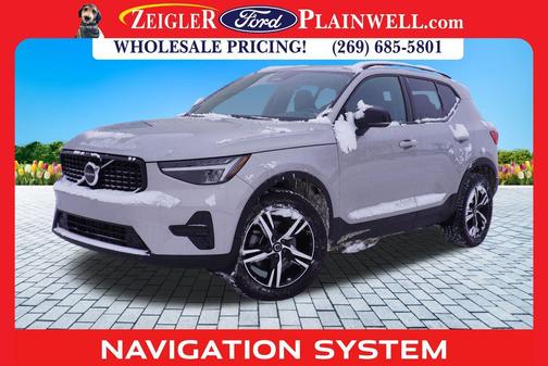 2024 Volvo XC40 B5 Core