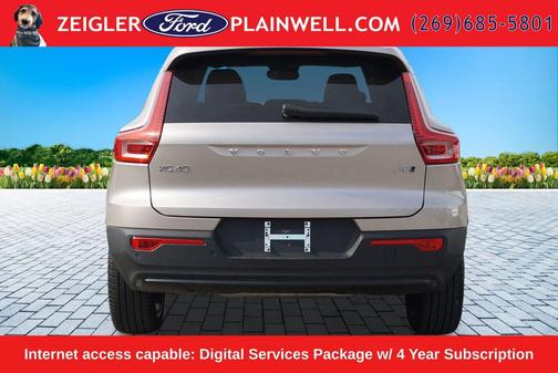 Bright Dusk Metallic 2024 Volvo XC40 B5 Plus Dark Theme