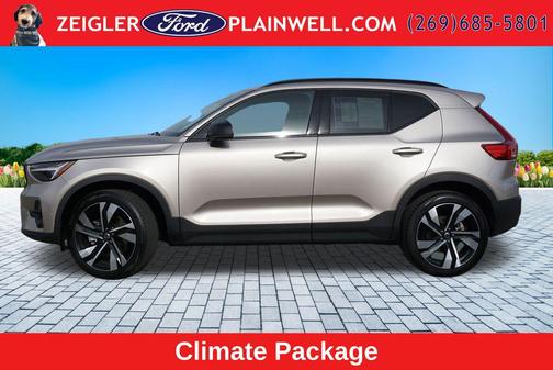 Bright Dusk Metallic 2024 Volvo XC40 B5 Plus Dark Theme