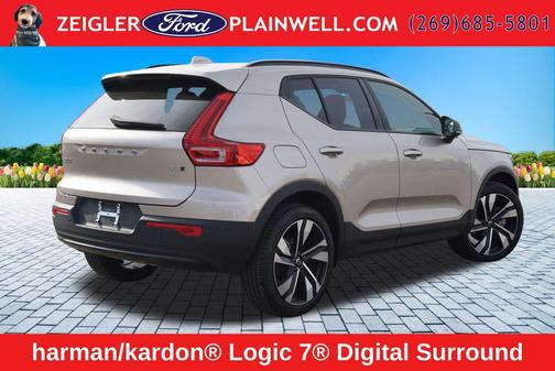 Bright Dusk Metallic 2024 Volvo XC40 B5 Plus Dark Theme