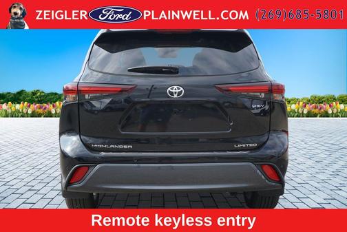 Black 2026 Toyota Highlander Hybrid Limited