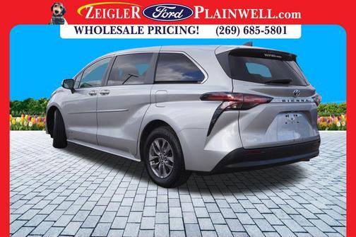 2021 Toyota Sienna LE