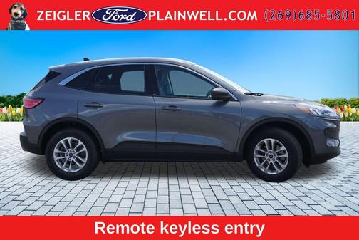Gray Metallic 2022 Ford Escape SE