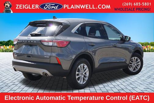 Gray Metallic 2022 Ford Escape SE