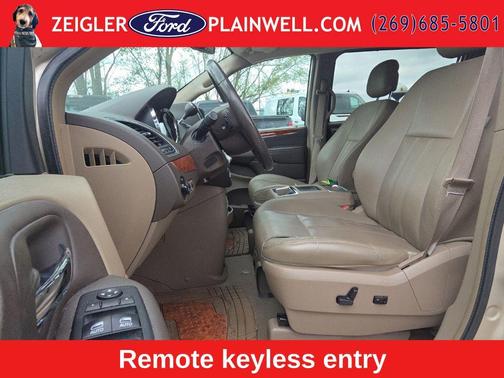 Cashmere/Sandstone Pearlcoat 2016 Chrysler Town & Country Touring