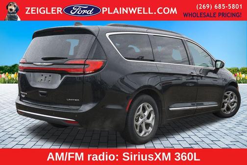 Brilliant Black Crystal Pearlcoat 2023 Chrysler Pacifica Limited