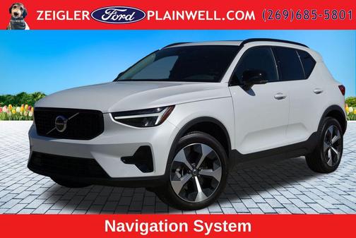 Crystal White Metallic 2024 Volvo XC40 B5 Core Dark Theme